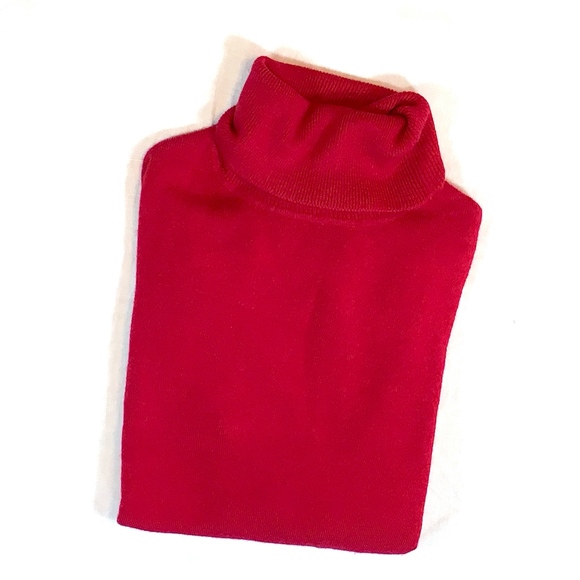 Super Soft Red Turtleneck Sweater size M - Picture 3 of 3